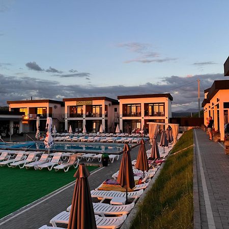 Modern House Hotel Solotvyno Bagian luar foto