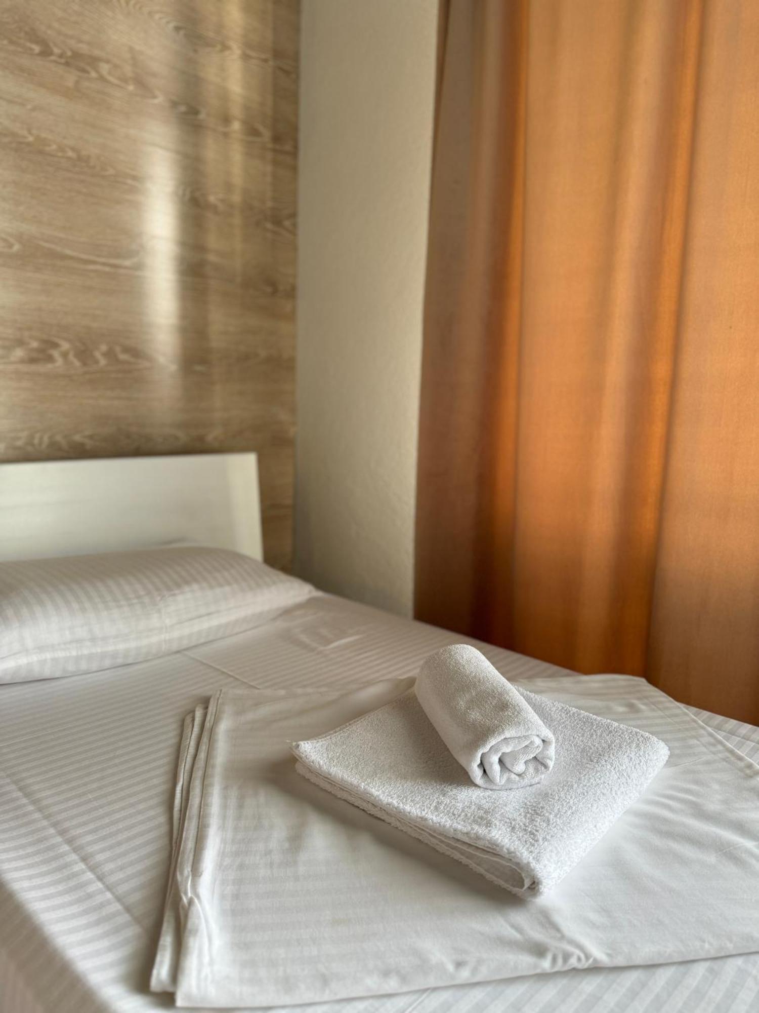 Modern House Hotel Solotvyno Bagian luar foto