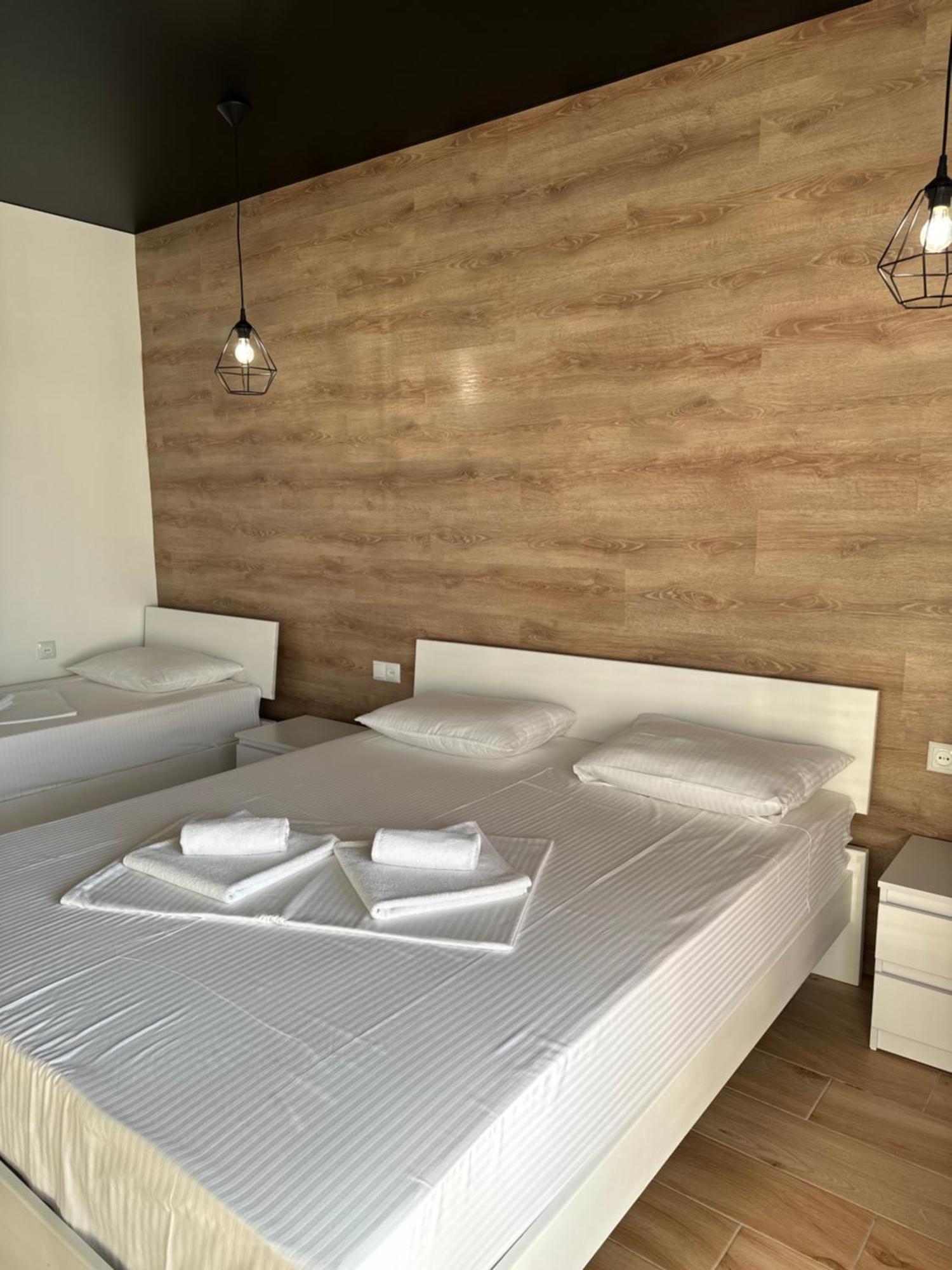 Modern House Hotel Solotvyno Bagian luar foto