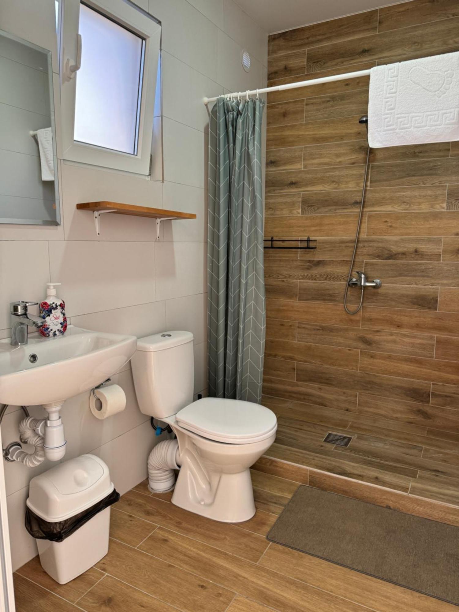 Modern House Hotel Solotvyno Bagian luar foto