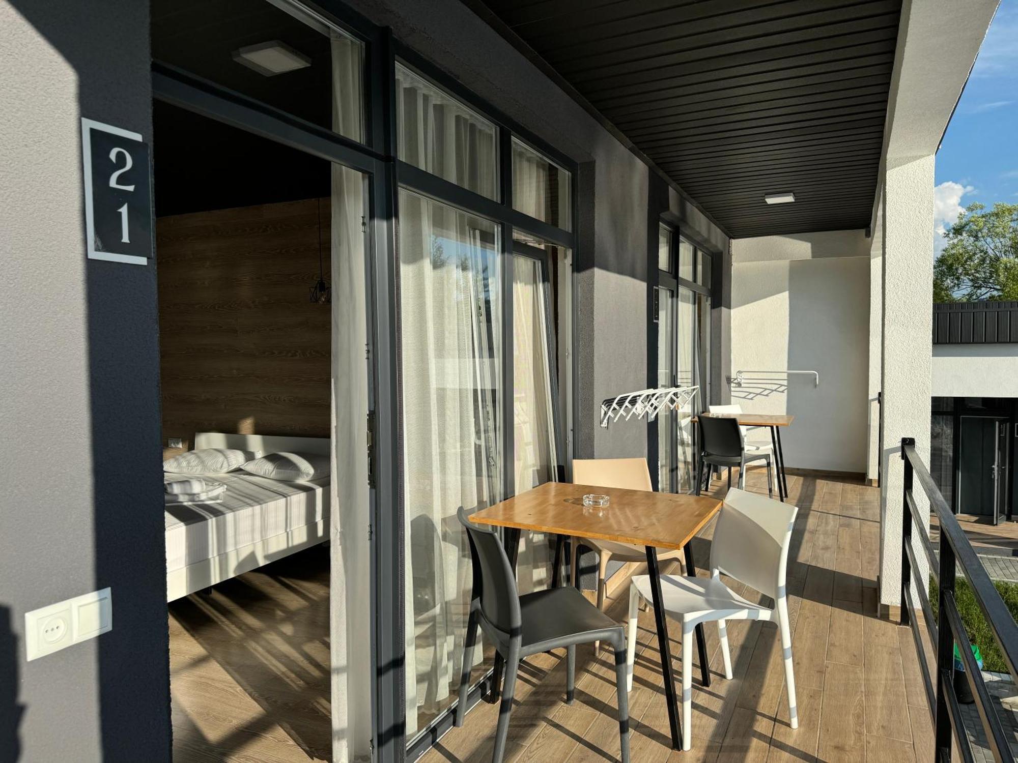Modern House Hotel Solotvyno Bagian luar foto