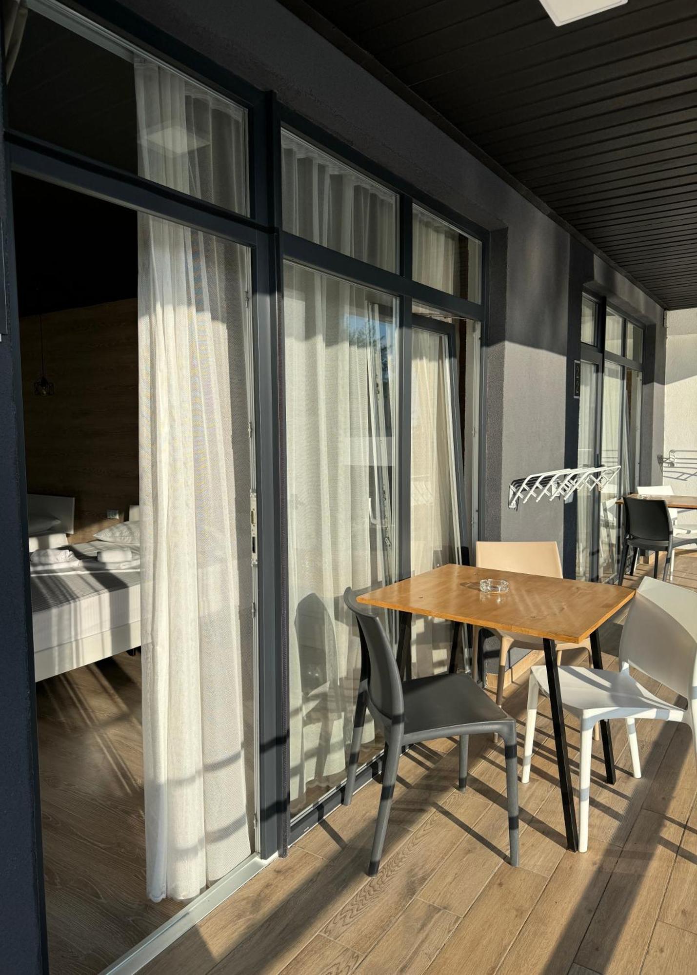 Modern House Hotel Solotvyno Bagian luar foto